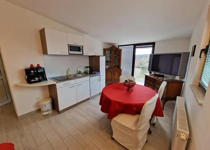 Keser ゲストハウス ロヴィニ